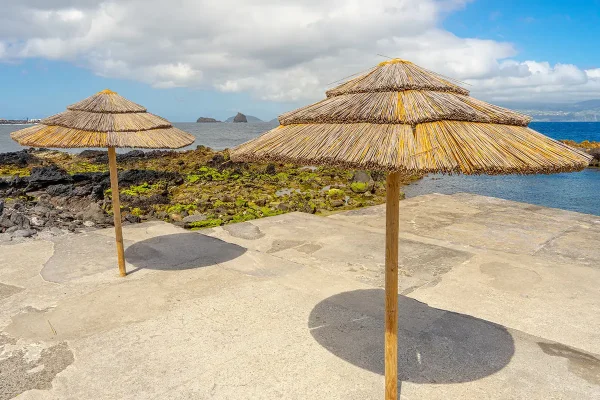 Bambu Şemsiye ile Tropik Konfor